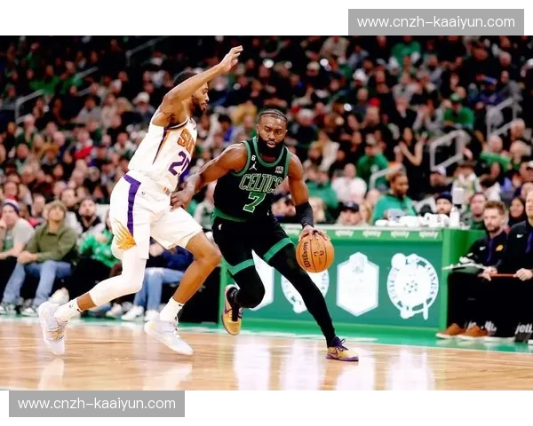 凯尔特人防守轮转到位 协防补防体系限制对手得分 凯尔特人防守轮转到位 协防补防体系限制对手得分